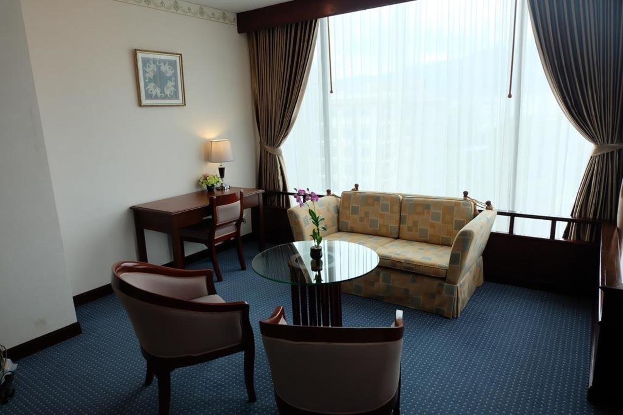 Tarin Hotel Chiang Mai Buitenkant foto