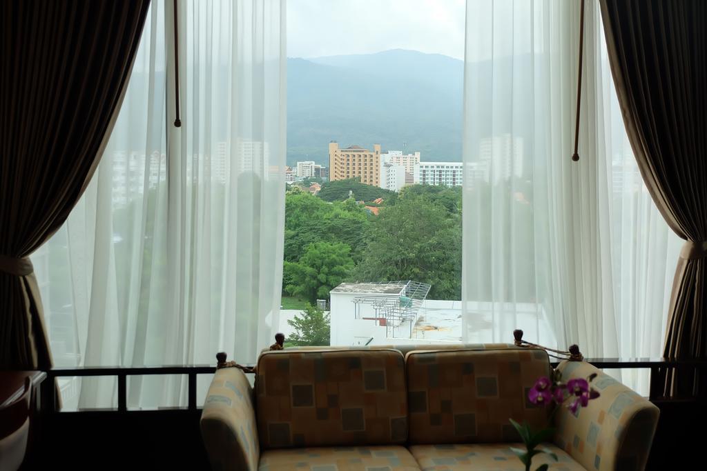 Tarin Hotel Chiang Mai Buitenkant foto