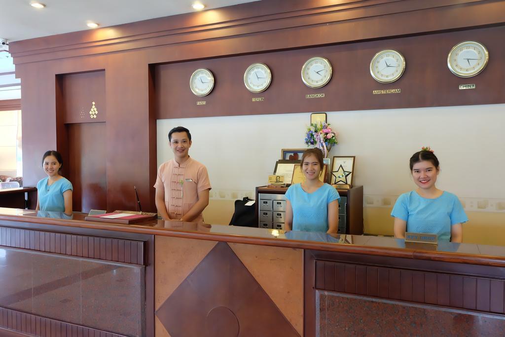 Tarin Hotel Chiang Mai Buitenkant foto