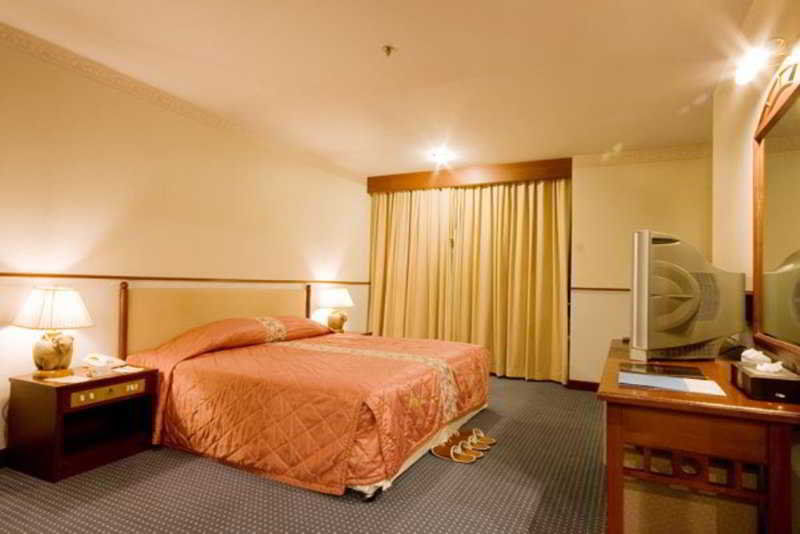 Tarin Hotel Chiang Mai Buitenkant foto