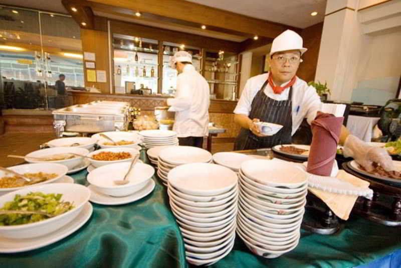 Tarin Hotel Chiang Mai Buitenkant foto
