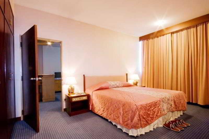 Tarin Hotel Chiang Mai Buitenkant foto