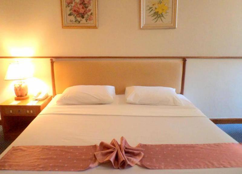 Tarin Hotel Chiang Mai Buitenkant foto