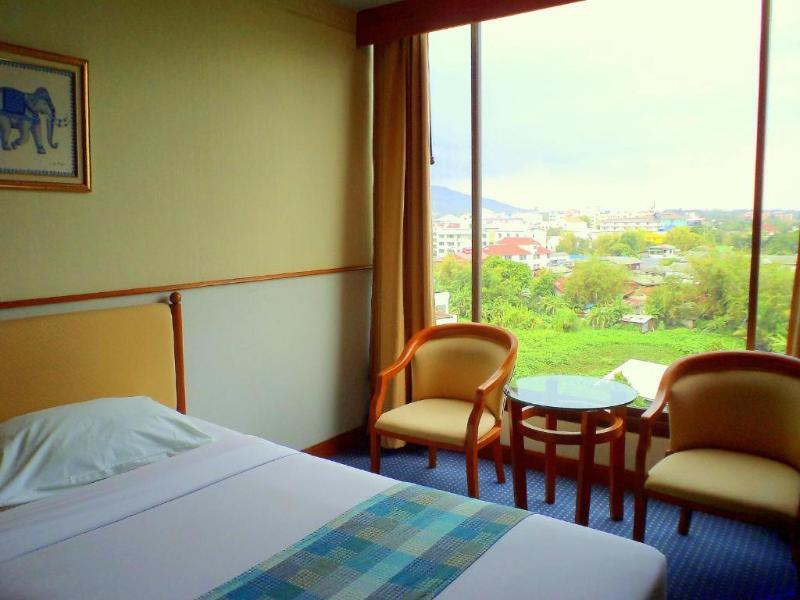 Tarin Hotel Chiang Mai Buitenkant foto